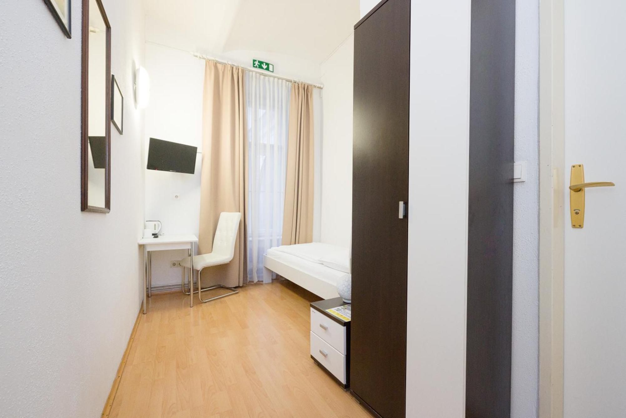 Pension Votiv Wenen Kamer foto